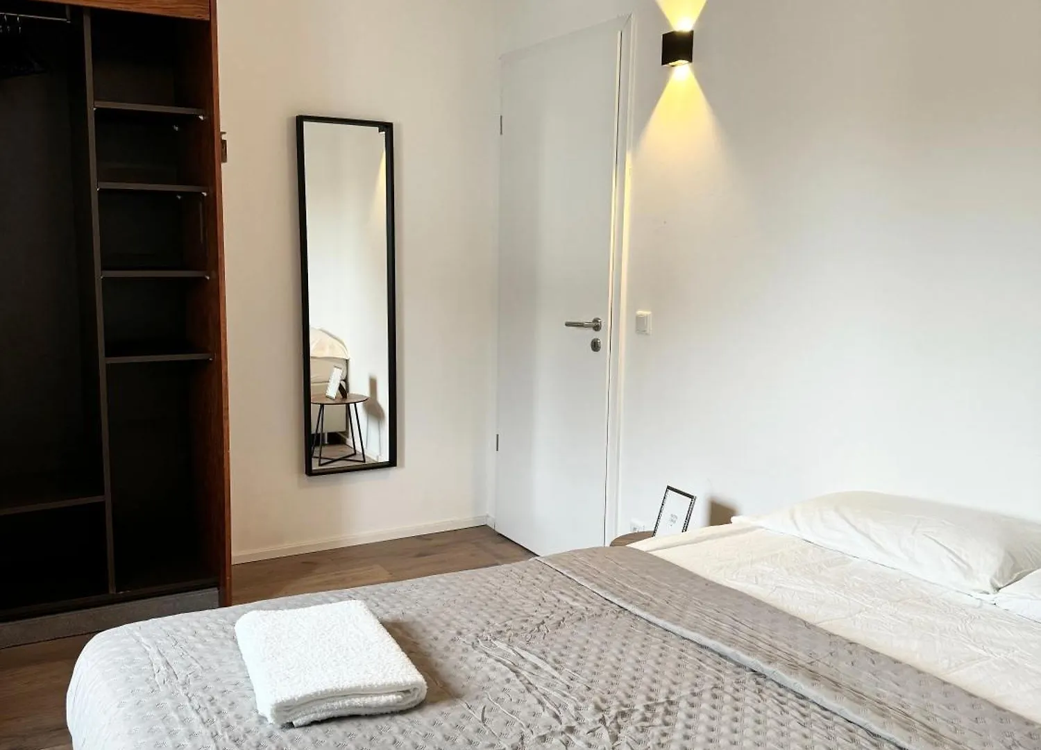 Heaven Homes - 15 Gehmin Bis Zur Innenstadt Dusseldorf Homestay